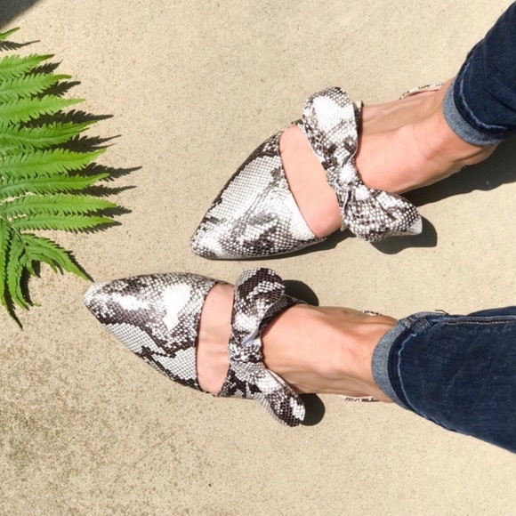 Snakeskin Pattern Bow Slip On Flat Backless Pointed Toe Mule NIB - Picture 7 of 8